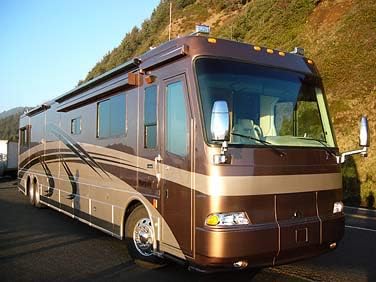 HEADLIGHTSDEPOT Halogen Headlights Compatible with Beaver Motor Coach Marquis 2002-2005 Includes Left Driver and Right Passenger Side Headlamps