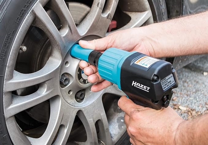 HAZET Socket 903SLG-17, 1/2 Inch Square Drive, 17mm Wrench Size, With Plastic Sleeve, Supports Gentle Wheel Fitting, Especially for Tires with Aluminium Rims